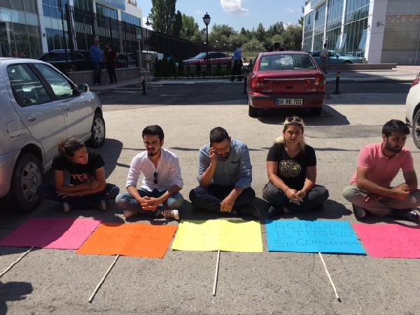 CHP önünde oturma eylemi
