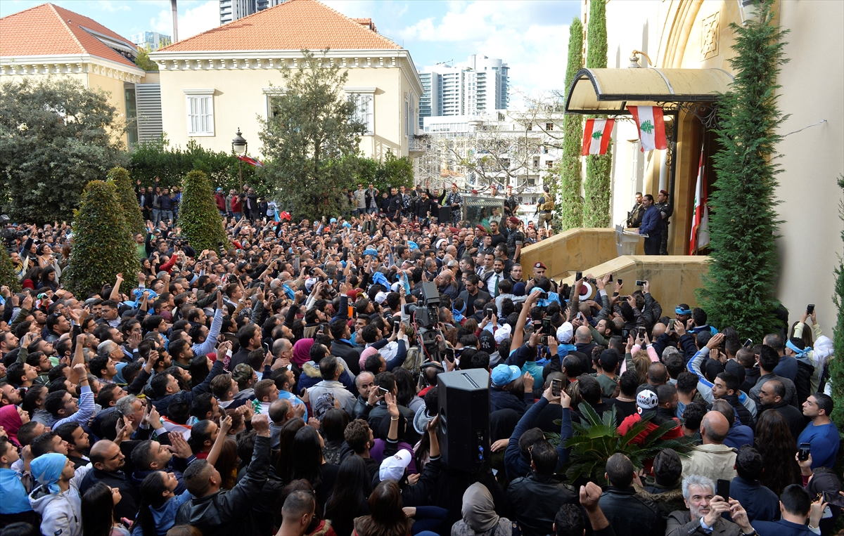 Hariri'nin istifa kararını değiştirmesi