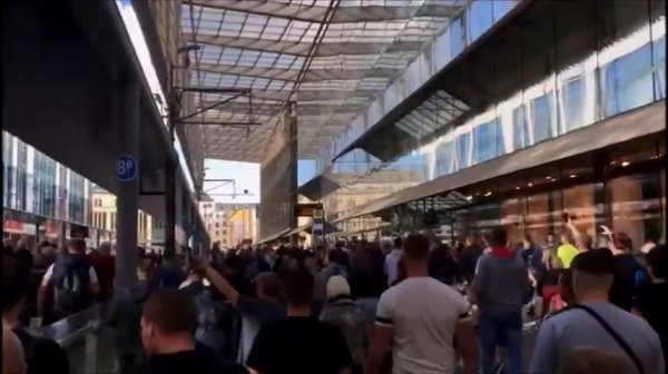 Almanya’da aşırı sağcılardan göçmenlere saldırı