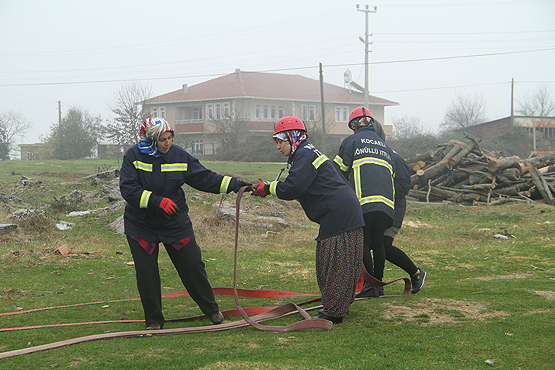 Yangınlara gönüllü müdahale eden kadınlar