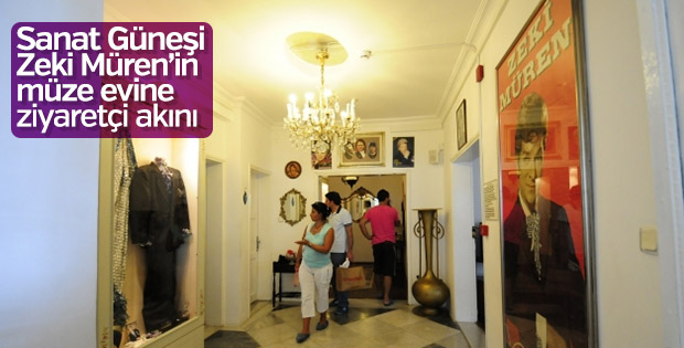 Zeki Müren'in müzedeki eşyalarına yoğun ilgi