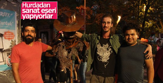 Hurdaları sanat eserine dönüştürüyorlar