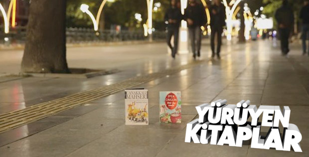 Kitapları sokaklarda yürüttüler