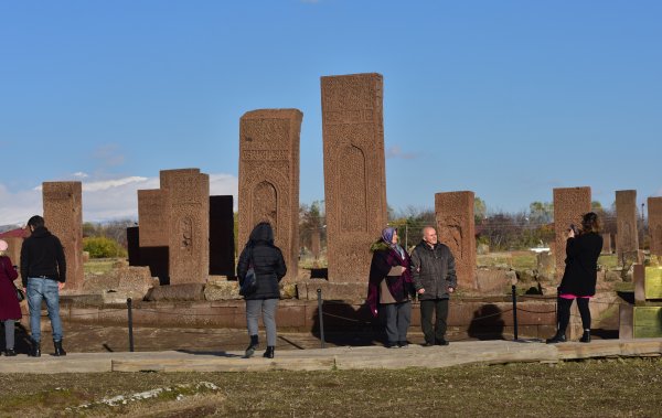 Ahlat Selçuklu Mezarlığı'na ziyaretçi akını