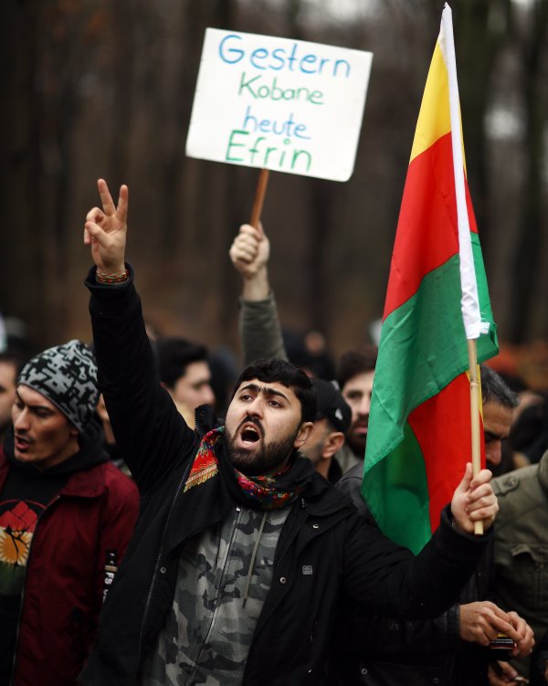 Almanya'da PKK yandaşlarına sert müdahale