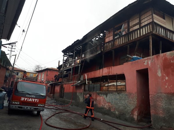 Ankara'da 6 ev yangında kül oldu