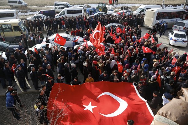 Mehmetçik Afrin'e dualarla uğurlandı