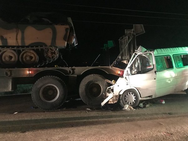 Hatay'da minibüs askeri araca çarptı: 3 ölü