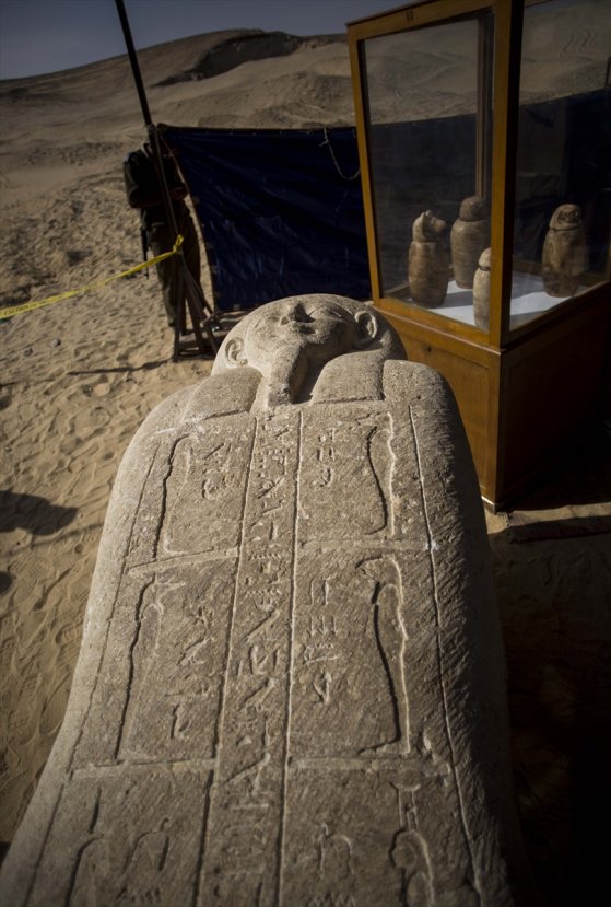 Mısır'da firavun mezarı bulundu
