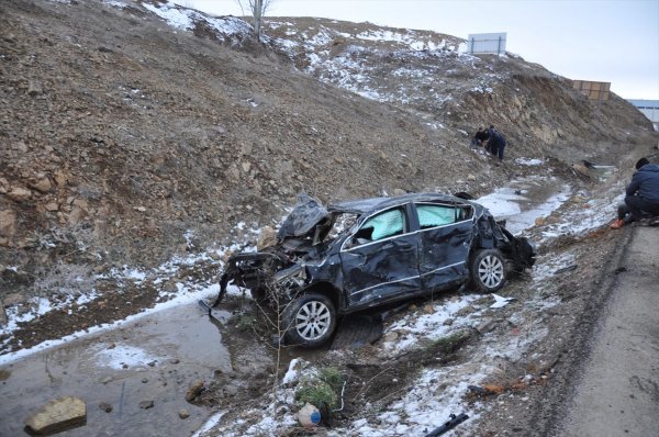 Yozgat'ta otomobil devrildi: 4 yaralı