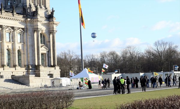 Alman Meclisi önünde PKK çadır açtı