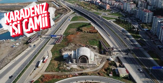 Trabzon'da iki yolun ortasına cami inşa ediliyor