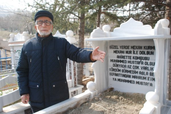 37 yıldır kendi mezarına gidiyor