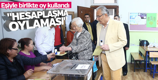 Deniz Baykal Antalya'da oyunu kullandı