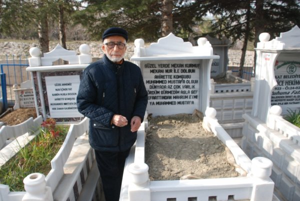 37 yıldır kendi mezarına gidiyor