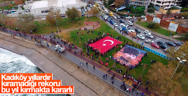 Kadıköy'de Atatürk'e saygı zinciri