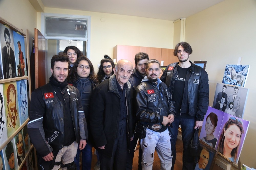 Bursa’da motosikletli gençlerden huzurevi ziyareti