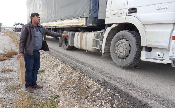 Tır şoförü direksiyon başında kalp krizi geçirdi