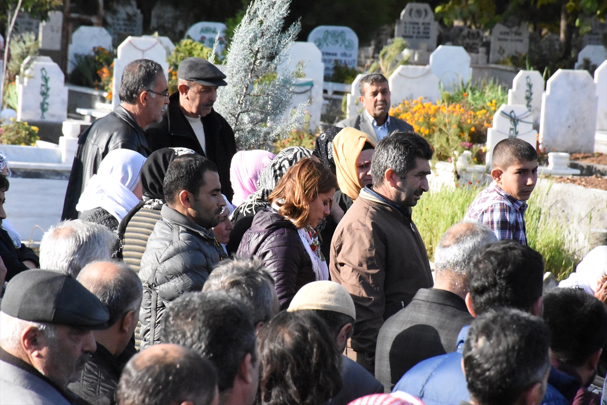 HDP'li vekil PKK'lı teröristin cenazesinde
