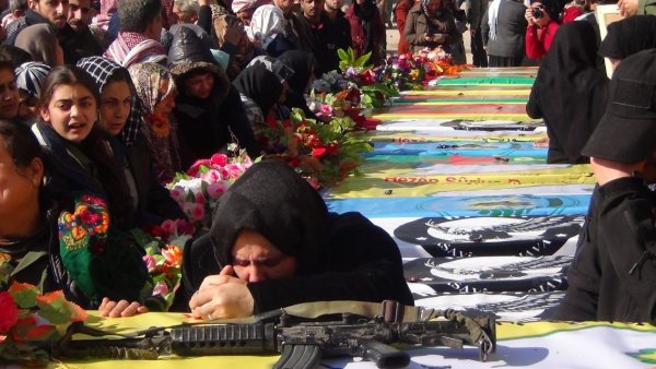Afrin'de öldürülen teröristleri gömdüler