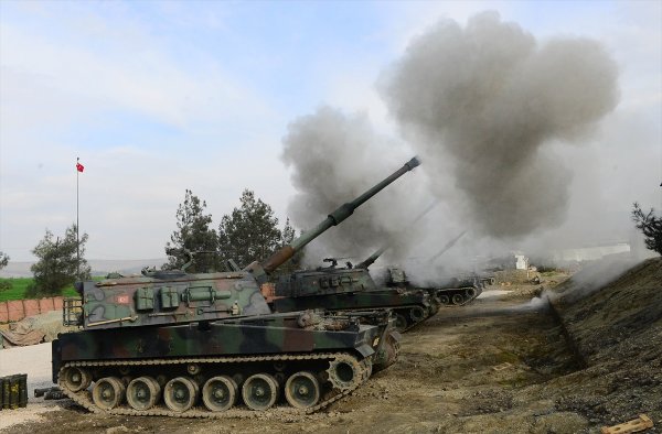 Fırtına obüsleri teröristlere bomba yağdırdı