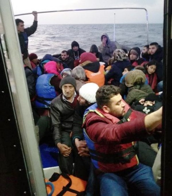 Sahil güvenlik mültecileri boğulmaktan kurtardı