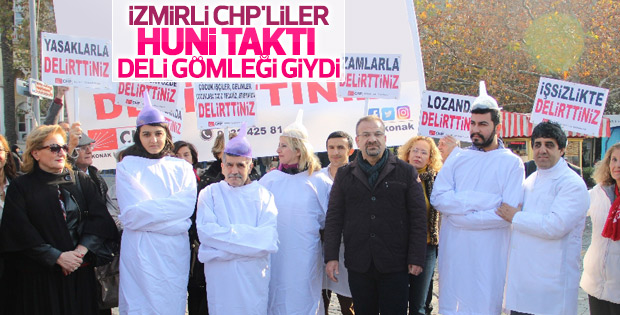 CHP'den İzmir'de deli gömlekli hunili eylem