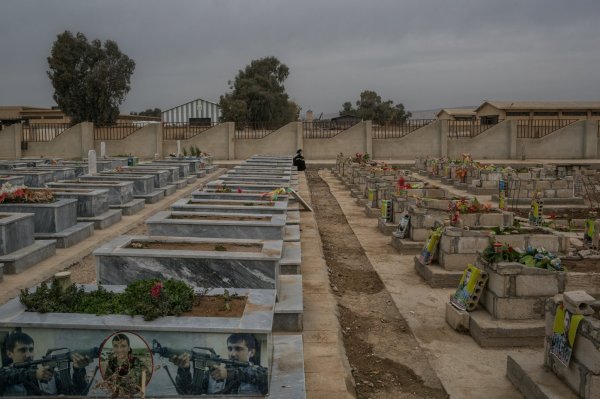 Teröristler için çift katlı mezar yapıyorlar