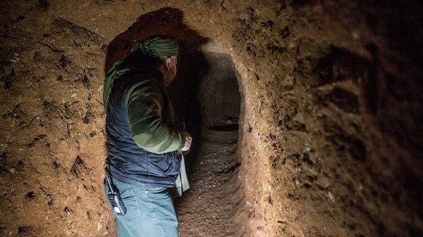 Afrin'de teröristlerin gizlendiği bir tünel daha bulundu
