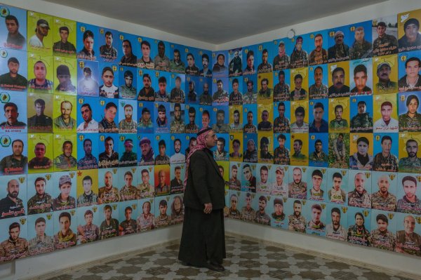 Teröristler için çift katlı mezar yapıyorlar