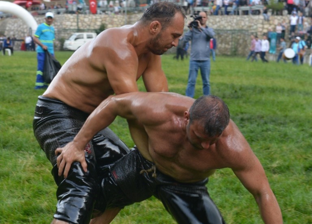 bursa da pehlivanlar er meydanina cikti