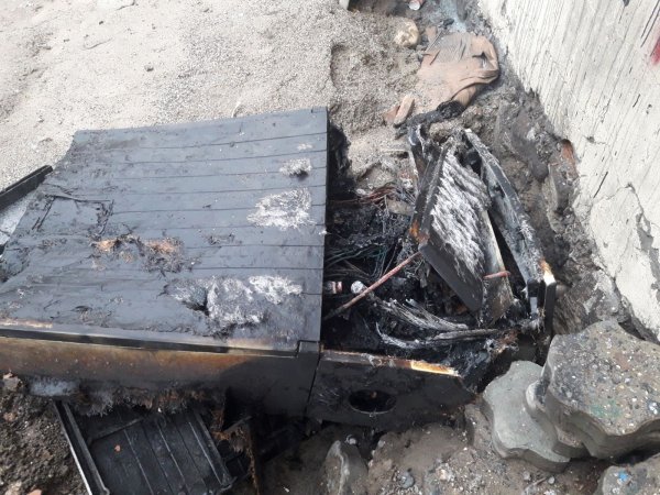 Cizre'de kaçak elektriği önleyen panolar tahrip edildi