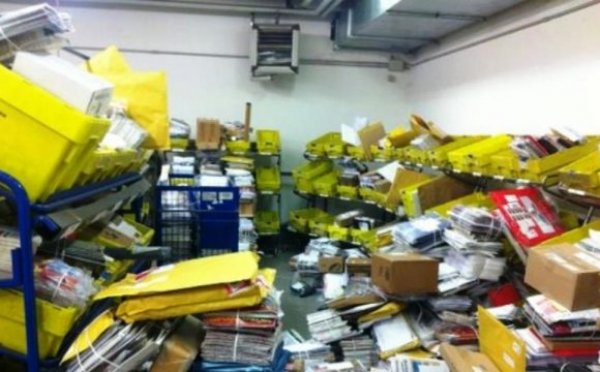 Mektupları yıllarca garajında saklayan postacı yakalandı