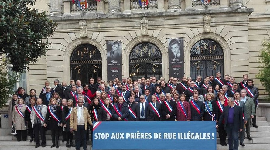 Fransa'da namaz protestosu