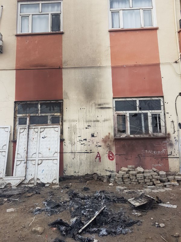 Cizre'de kaçak elektriği önleyen panolar tahrip edildi