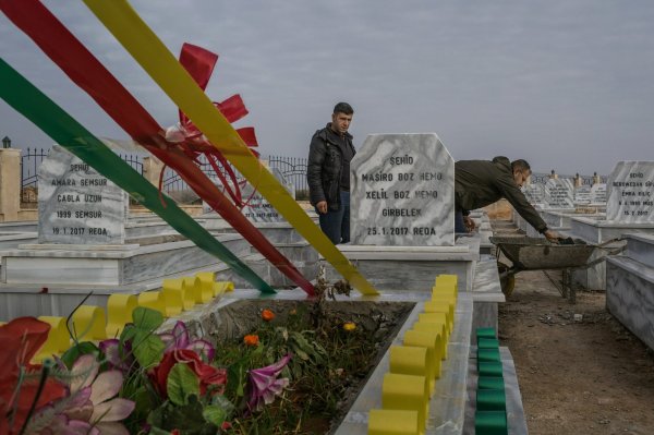 YPG'li teröristlerin gömüldüğü mezarlar