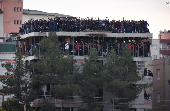 Batman Petrolspor taraftarları çatıya çıktı