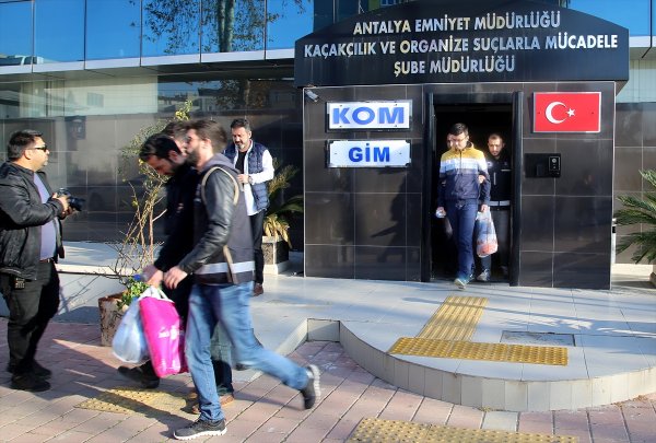 Antalya'da FETÖ operasyonu: 10 gözaltı
