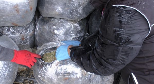 Diyarbakır'da 330 kilogram esrar yakalandı