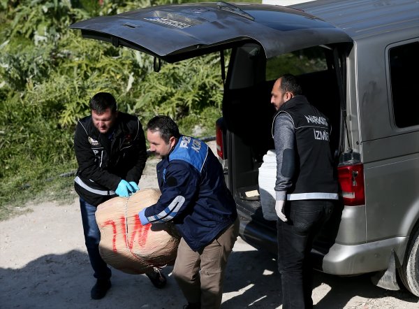 İzmir'de 1.5 ton skunk yakalandı