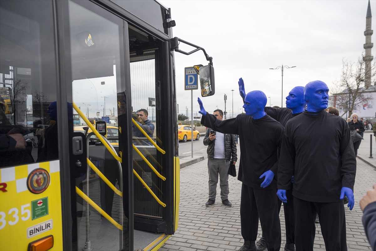 Blue Man Group İstanbul sokaklarında