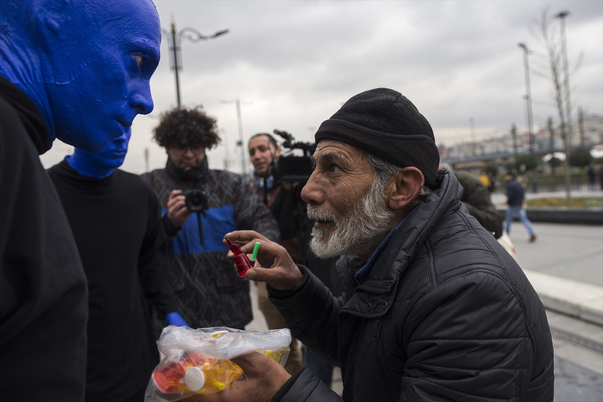 Blue Man Group İstanbul sokaklarında