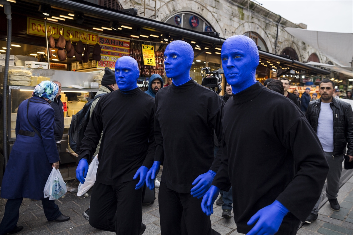 Blue Man Group İstanbul sokaklarında