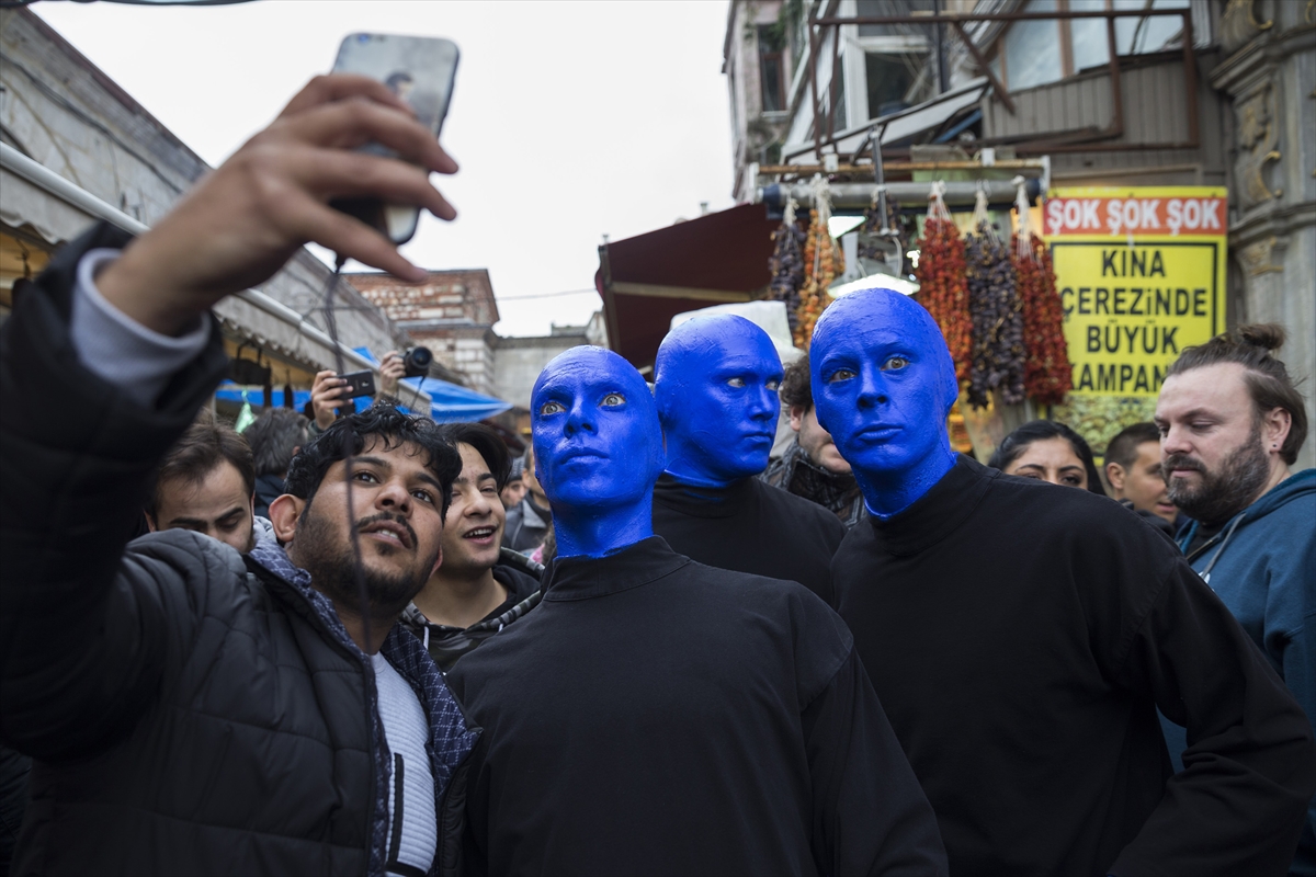 Blue Man Group İstanbul sokaklarında