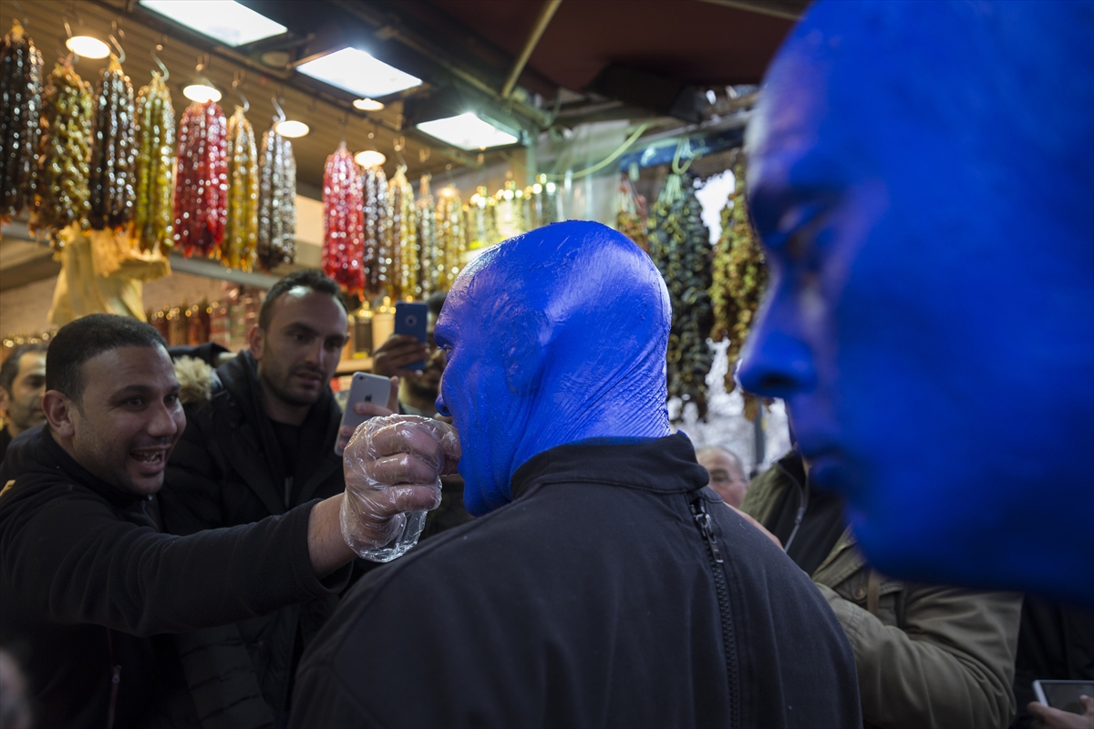 Blue Man Group İstanbul sokaklarında