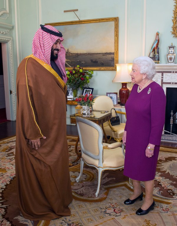 Veliaht Salman İngiltere Kraliçesi'nin huzurunda