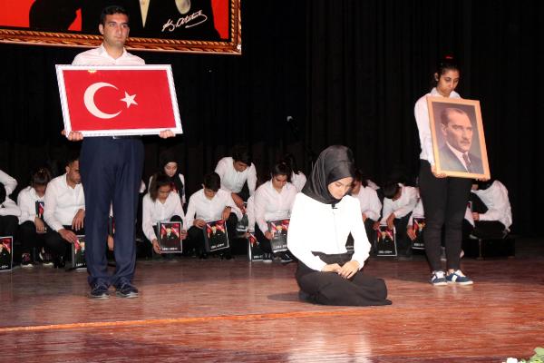 Batman'da Atatürk, Kürtçe ağıt yakılarak anıldı