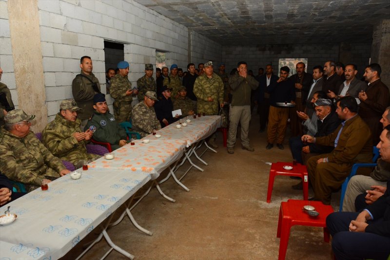 Orgeneral Akar geceyi Dağlıca'da geçirdi