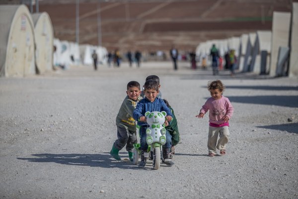 11 bin Suriyeli çocuk Şanlıurfa'da çadır kentte