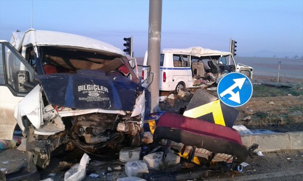 Bursa'da trafik kazası: Yaralılar var